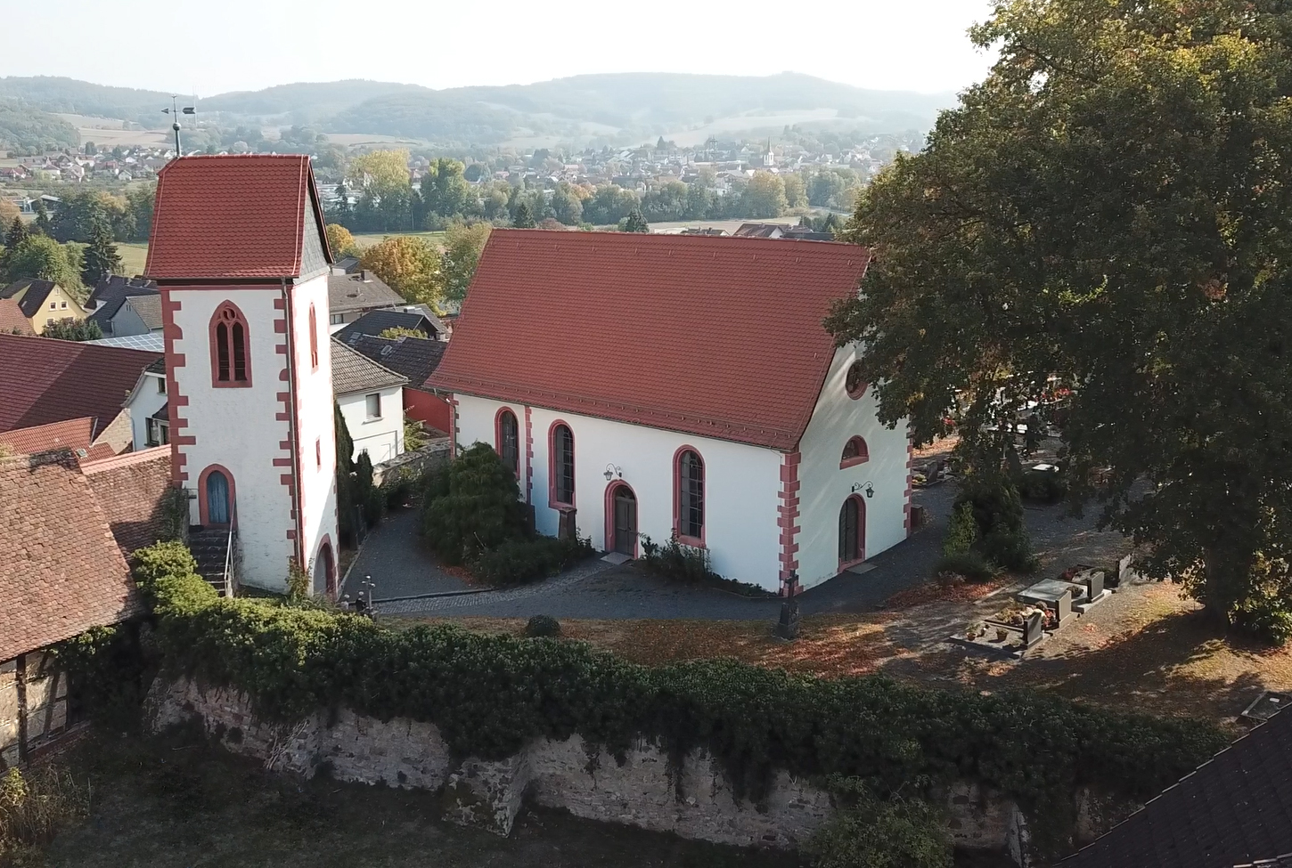 Kirche Kirchturm Mauer Wersau